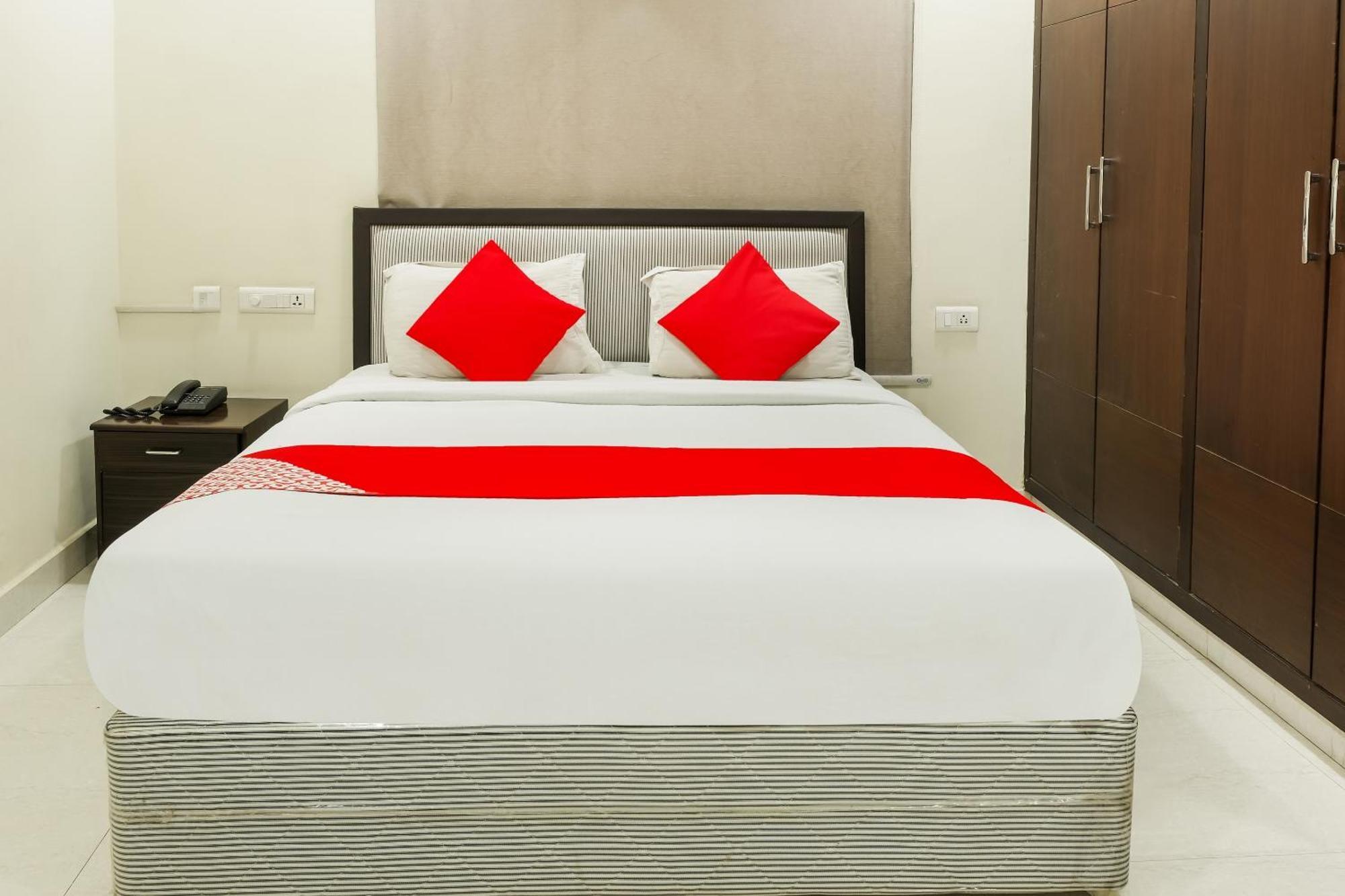 OYO 73795 Karthikeya Pride Otel Vijayawāda Dış mekan fotoğraf