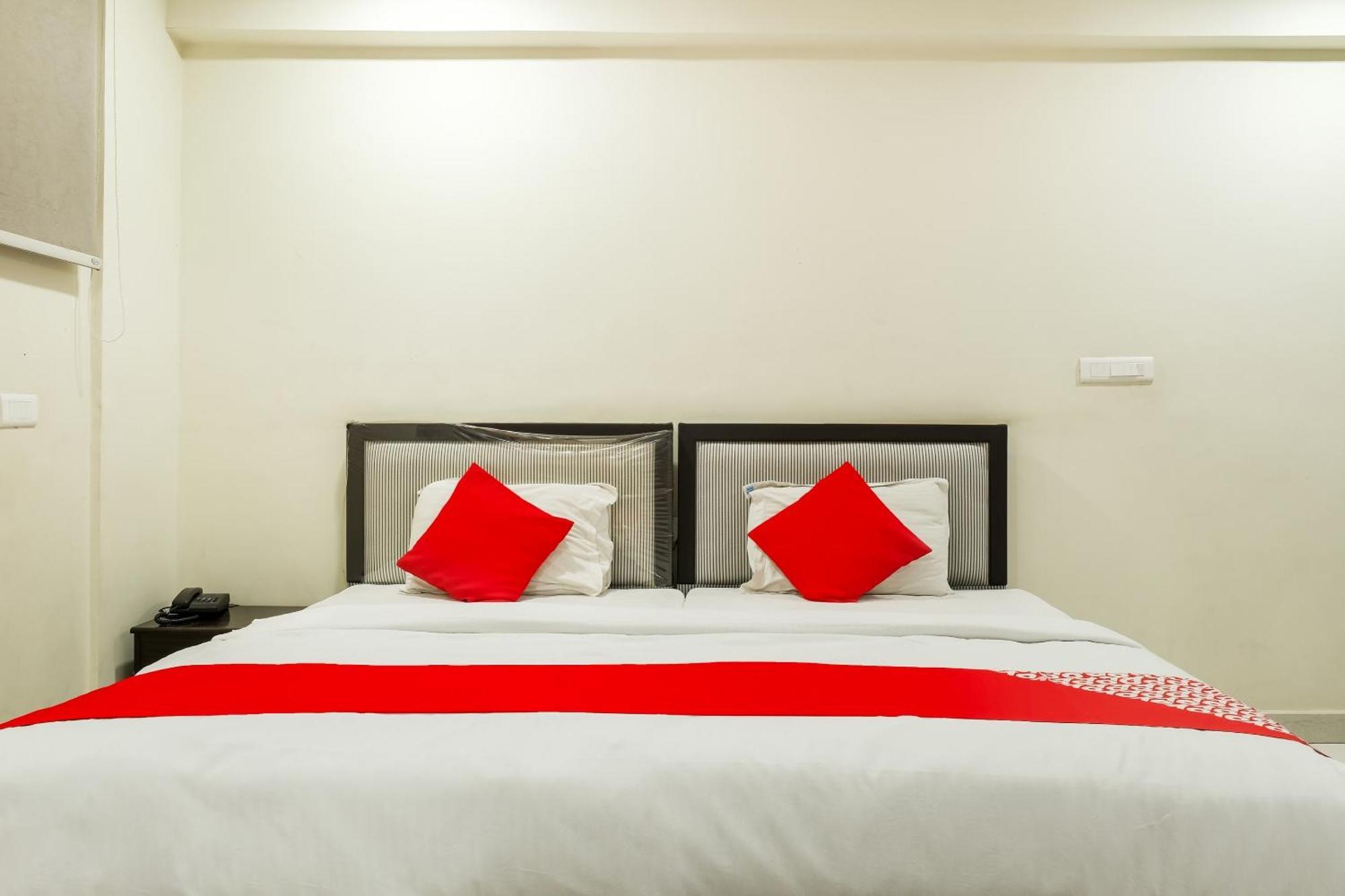OYO 73795 Karthikeya Pride Otel Vijayawāda Dış mekan fotoğraf